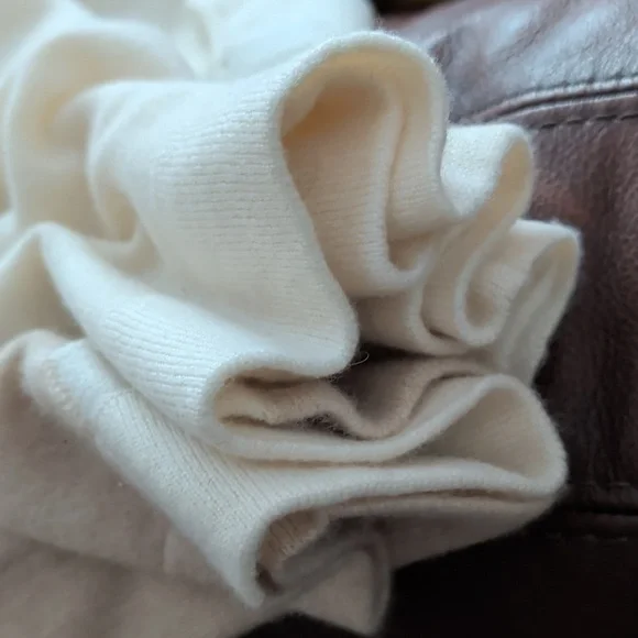 Gobi 100% Mongolian Cashmere Cream and White Colourblock Turtleneck Sweater - Picture 14 of 15